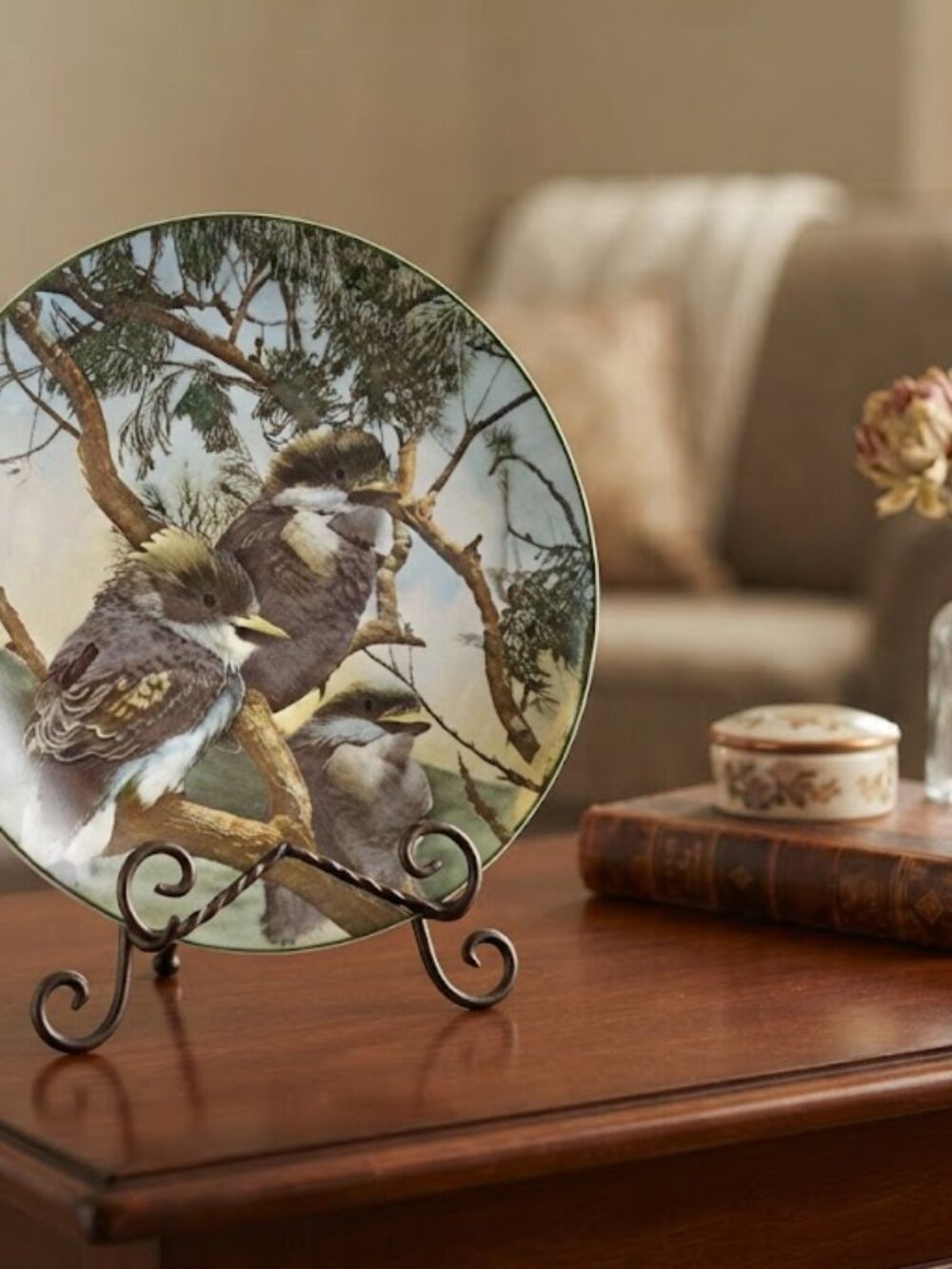 Bird collectibles plate